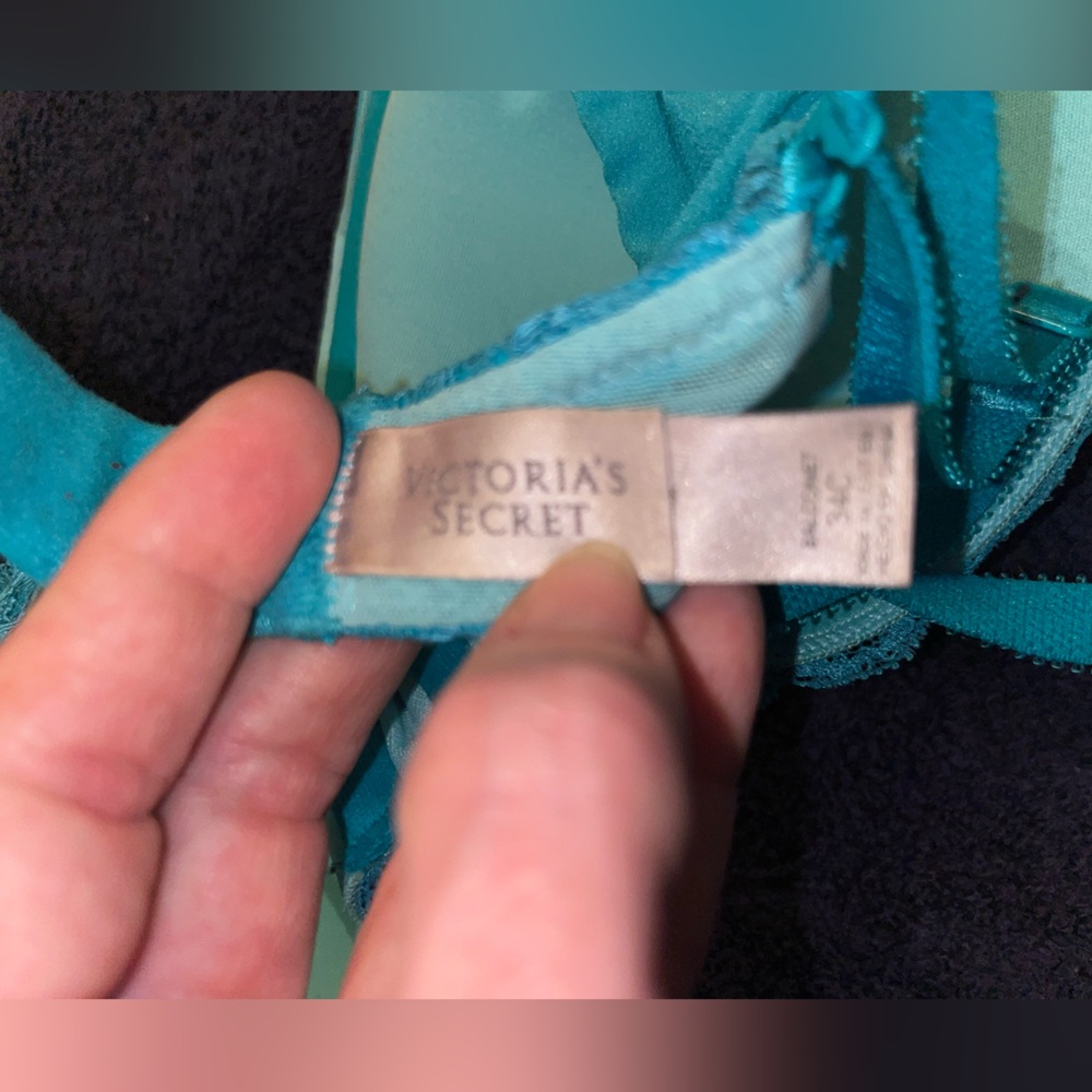 Victoria Secret - Picture 3 of 3